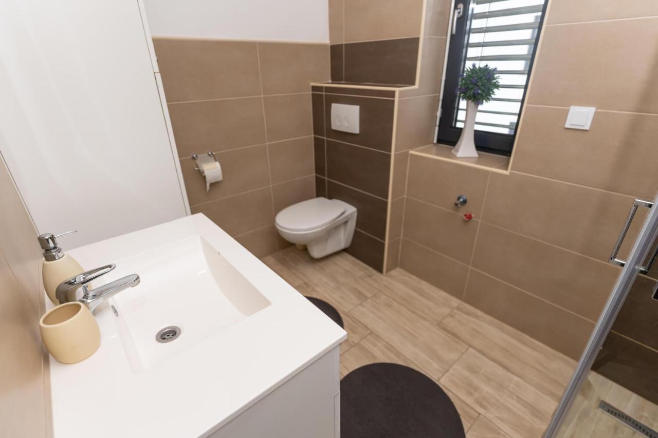 Apartmaji Banonia Neskončno polje Banovci Exterior foto