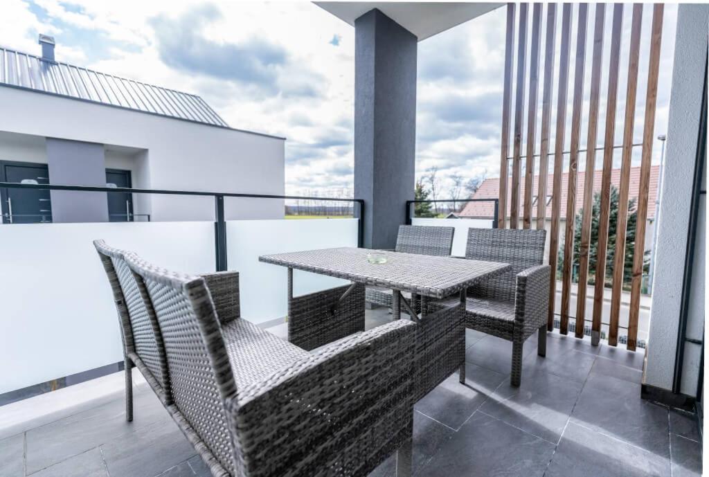 Apartmaji Banonia Neskončno polje Banovci Exterior foto