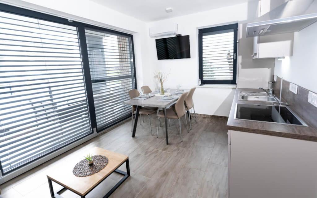 Apartmaji Banonia Neskončno polje Banovci Exterior foto